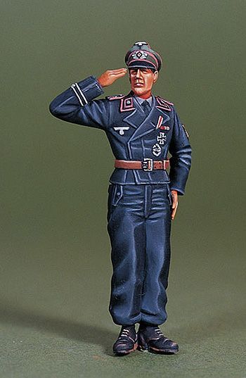1:35 WWII WH Panzer commander on board