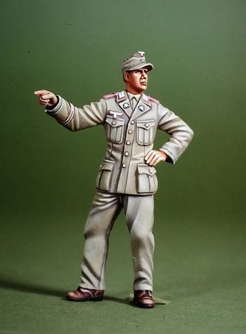 1:35 WWII DAK NCO Pointing