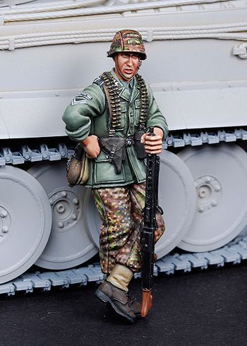1:35 WWII SS Machine gunner