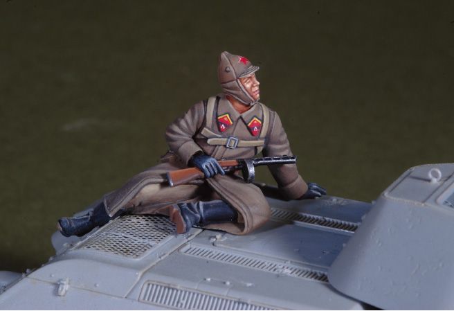 1:35 WWII Russian winter tank rider #4