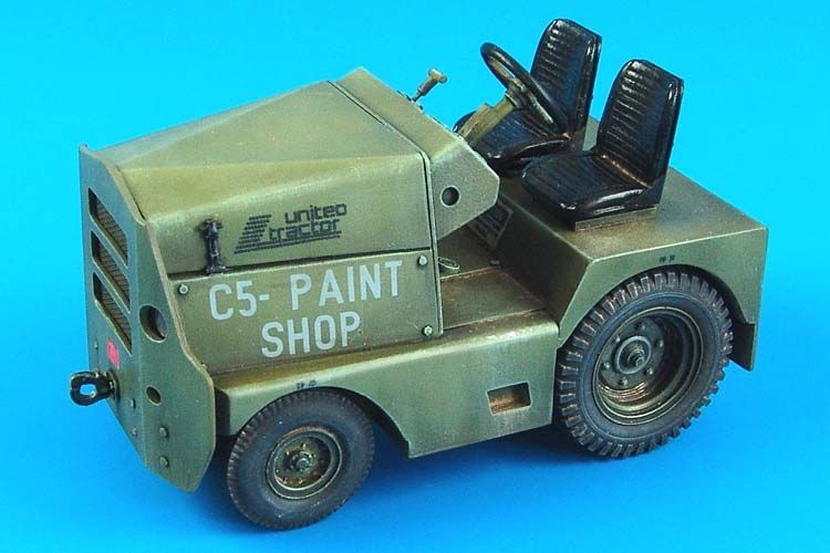 1:32 United tractor GC-340/SM340 tow tractor (basic) USAF/US ARMY