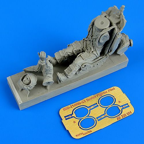 1:32 Soviet Fighter Pilot with ejection seat for MiG-21/MiG-23