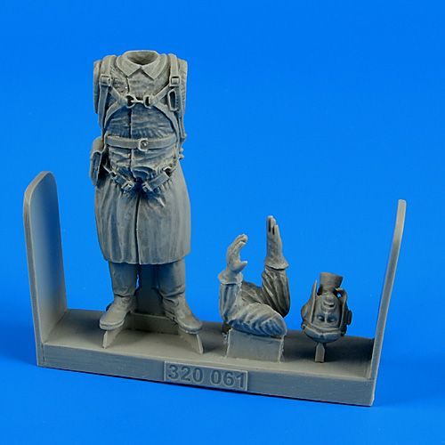 1:32 Russian Pilot WWII