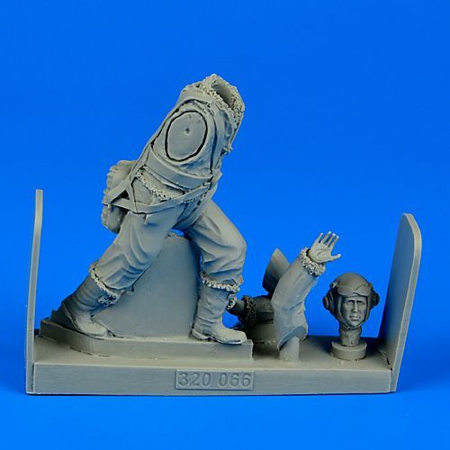 1:32 R.A.F. Fighter Pilot WWII