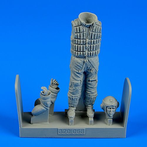 1:32 German Luftwaffe Pilot WWII with life jacket