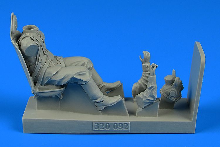 1:32 Soviet WWII Pilot for MiG-3 with seat