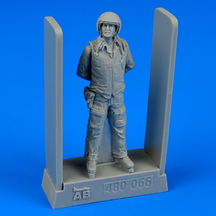 1:48 Soviet air force Fighter pilot