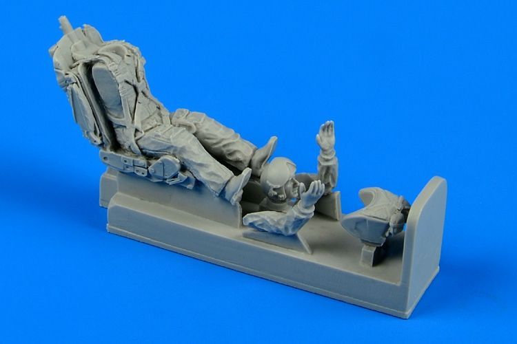 1:48 Fighter Pilot with ej. seat for MiG-21 PFM/MF/SMT/Bis, MiG-23 M/MF/ML, ..