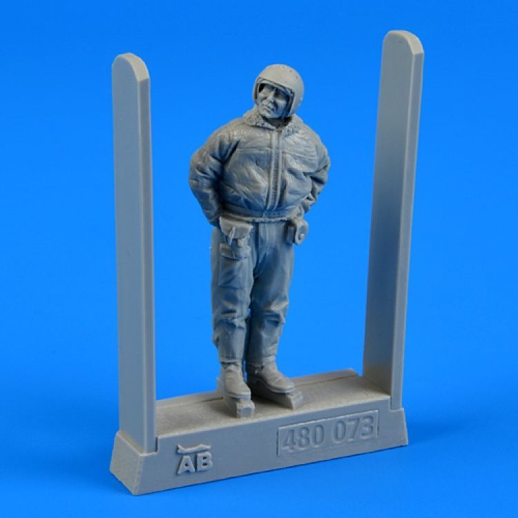 1:48 Soviet air force Fighter Pilot - winter suit