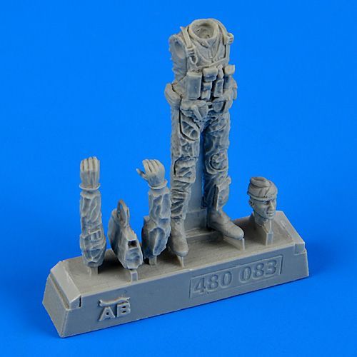 1:48 US Navy Pilot with bag - Vietnam War 1965 - 1973