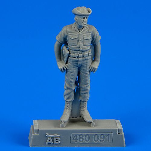 1:48 U.S.A.F. Maintenance crew - Farm Gate operation Vietnam War