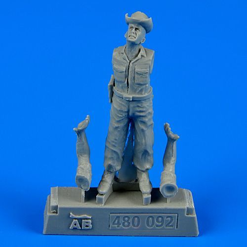1:48 U.S.A.F. Maintenance crew - Farm Gate operation Vietnam War