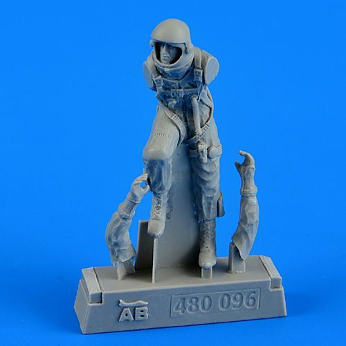 1:48 U.S.A.F. Fighter Pilot - pressure suit 1960 - 1975
