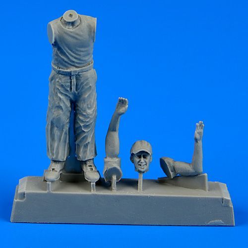 1:48 U.S. Army aircraft mechanic WWII - Pacific theatre