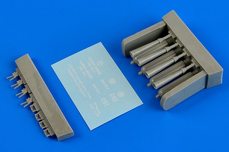 1:48 US NAVY portable fire extinguishers