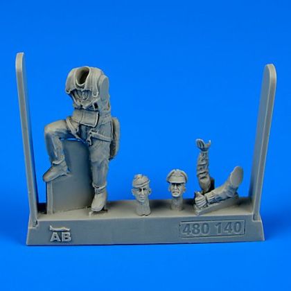 1:48 U.S.A.F. Fighter Pilot WWII - 8th Army (European Battlefields)