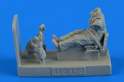 1:48 Soviet Woman Pilot WWII with seat for Po-2