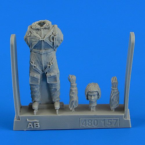 1:48 Soviet Woman Pilot WWII with parachute