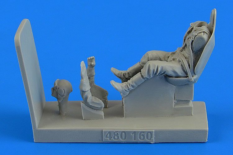 1:48 Soviet Fighter Pilot with seat for I-153