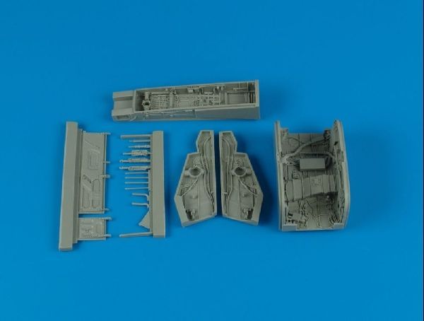 1:32 F-100D Super Sabre wheel bays