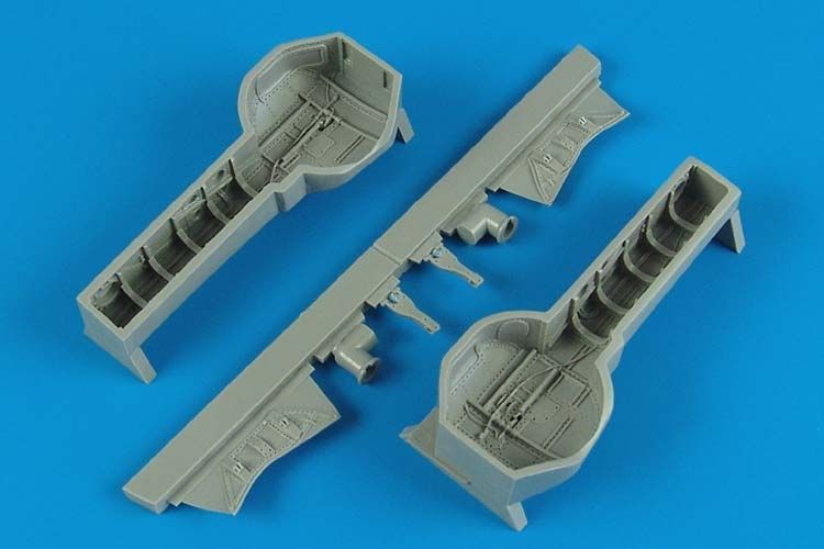 1:32 A6M5 Zero Fighter wheel bays