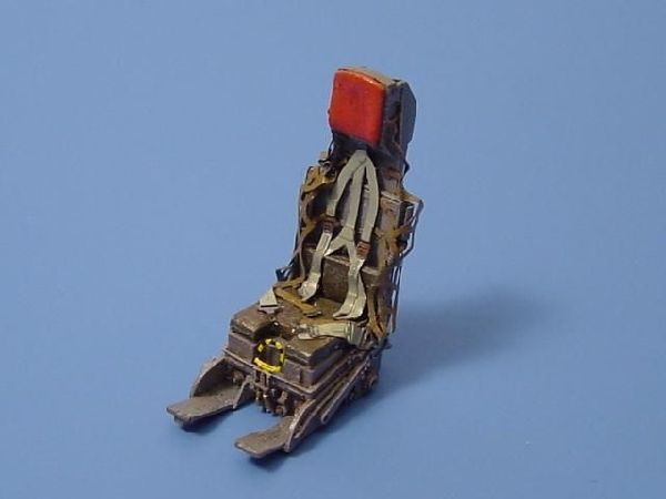 1:48 Lockheed C2 seats