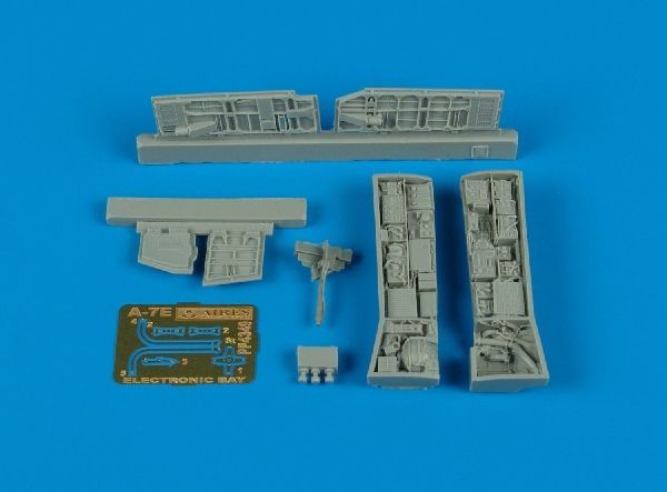1:48 A-7E Corsair II electronic bays