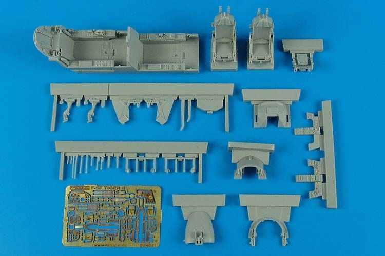 1:48 F-5F Tiger II cockpit set