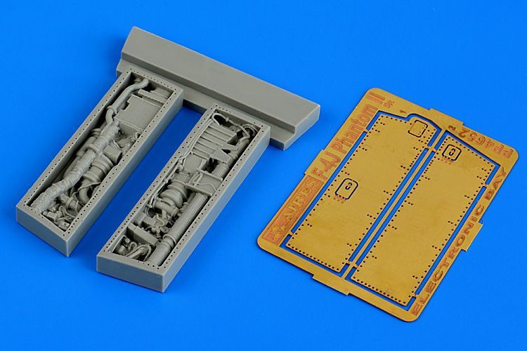 1:48 F-4J Phantom II electronic bay - early v.