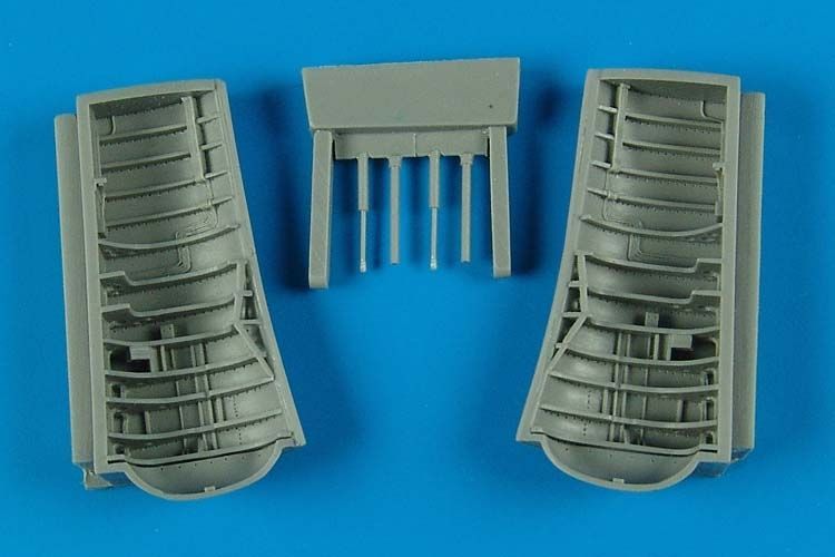 1:72 SB2C Helldiver wheel bays
