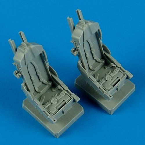 1:48 F-5F Tiger II ejection seats with safety belts
