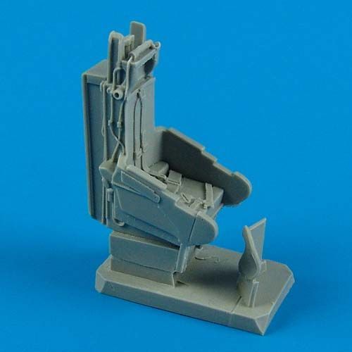 1:48 F-102A Delta Dagger seat with safety belts