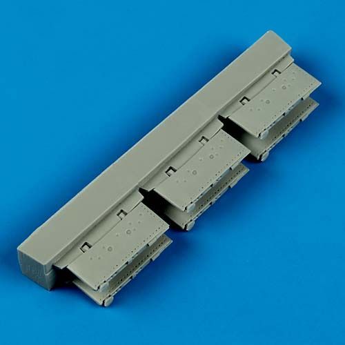 1:48 S2F Tracker pylons