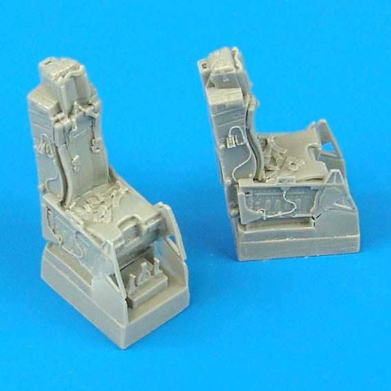 1:72 F-16D Fighting Falcon ejection seats with safety belts