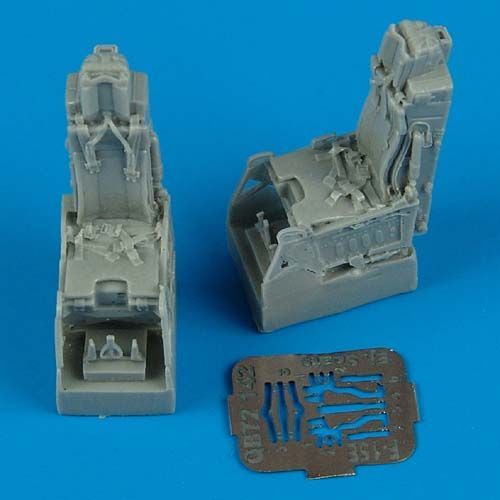 1:72 F-15E Strike Eagle ejection seats with safety belts