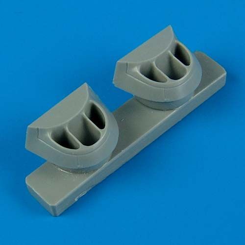 1:72 P-38J Lightning correct air intakes