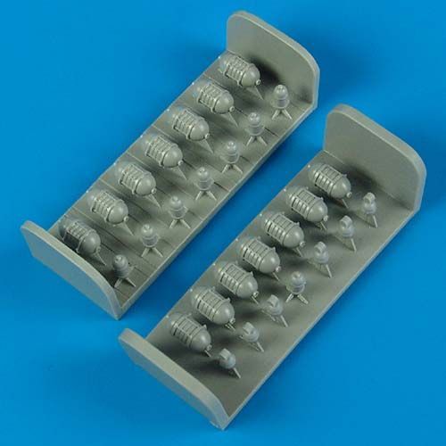 1:72 B-17 Flying Fortress oxygen cylinders