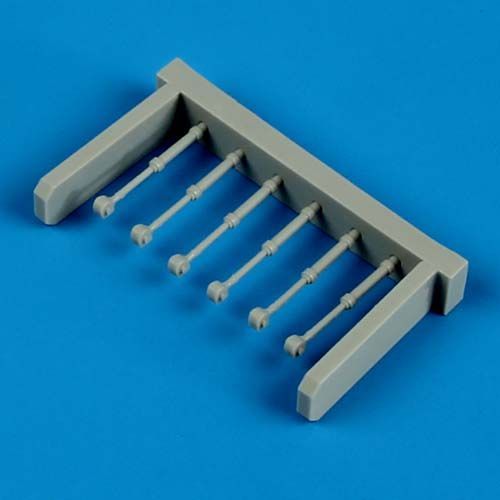 1:72 F-102A Delta Dagger bomb bay covers pistons