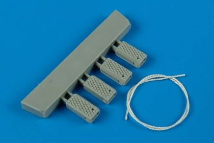 1:48 Universal Navy Wheel Chock with Nylon Rope - late production
