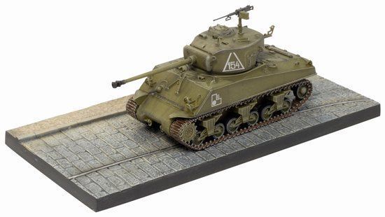 1:72 M4A2(76)W, 2nd Tank Army, Red Army, Berlin 1945 + Diorama Base