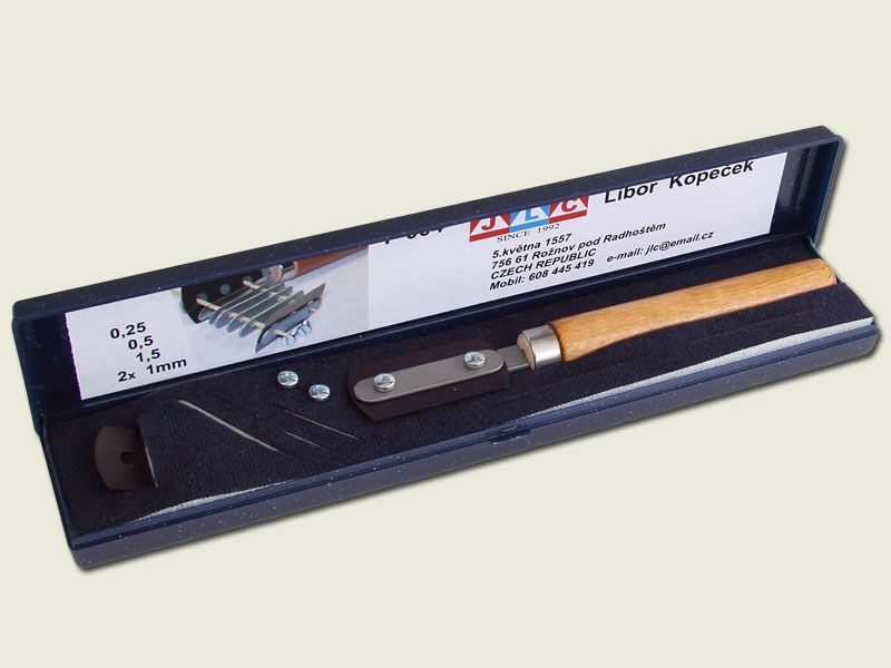 Annual box with saw and handle