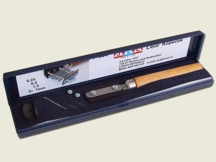 Annual box with saw and handle