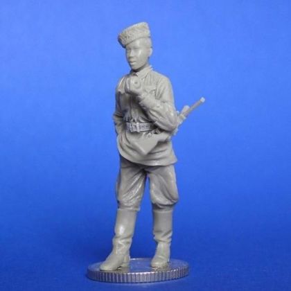 1:35 WWII Russian Young Guerrilla Son a Shelf - Resin