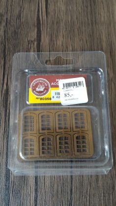 Arched metal windows - 17x12 mm