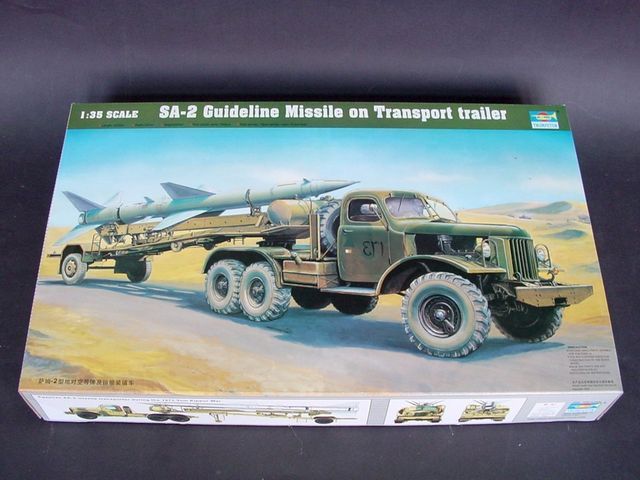 1:35 SAM-2 Missile With Loading Cabin