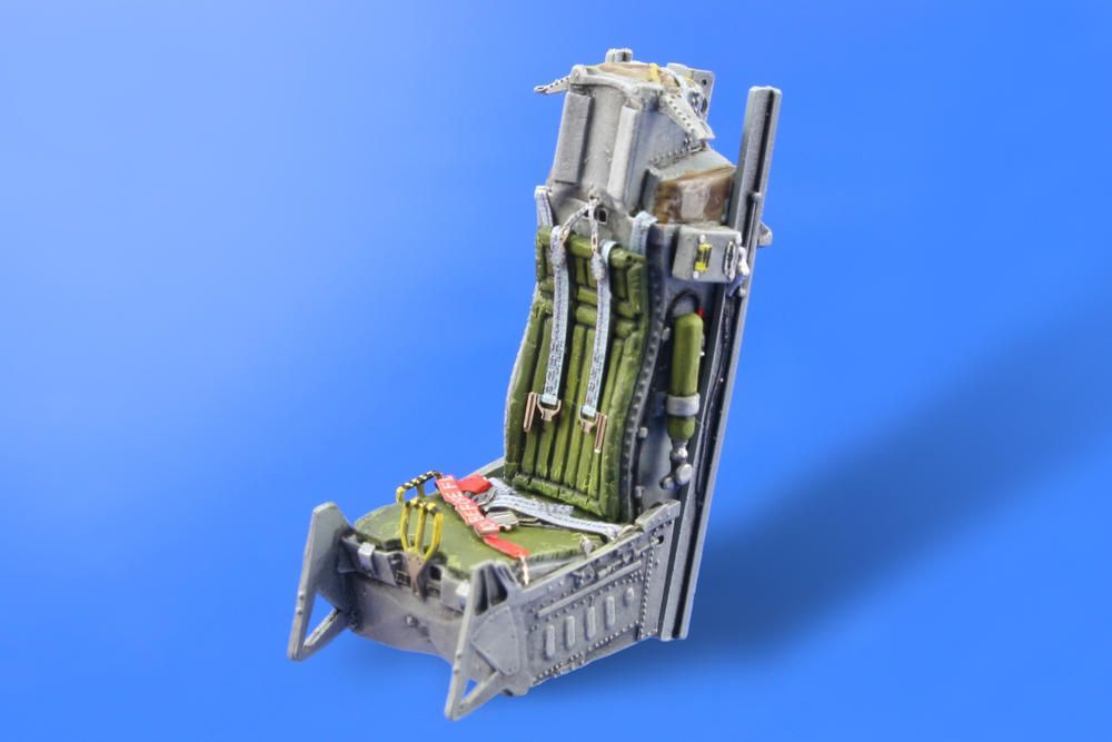 1:48 F-16 early seat