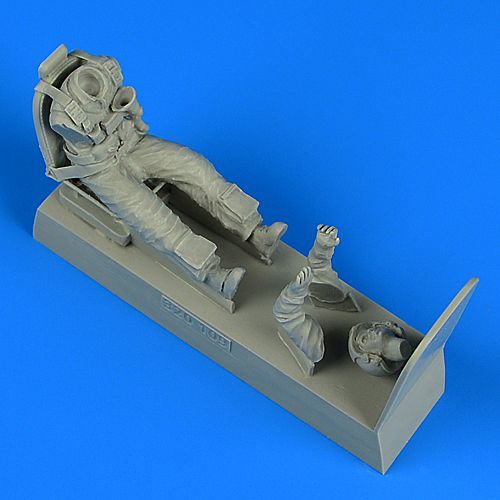 1:32 USAF Pilot with seat for A-1H Skyraider