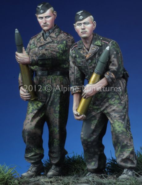 1:35 SS Panzer Crew Kursk Set (2 figs)