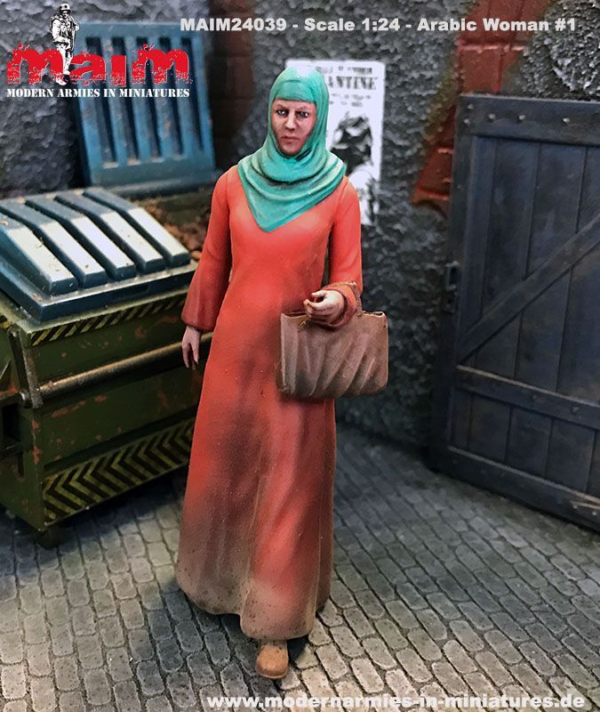 1:24 Arabic Woman with Bag #1