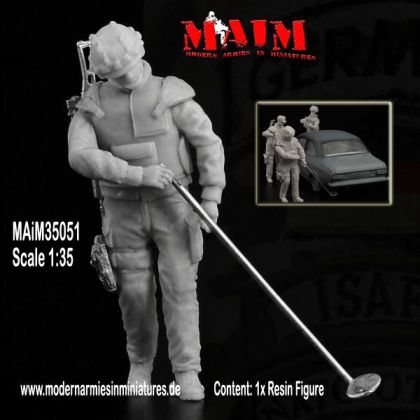 1:35 German ISAF Soldier - Bomb search